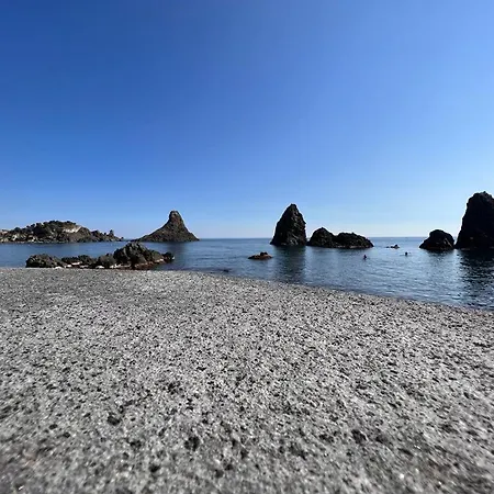 Vania Апартаменты Ачи Костелло